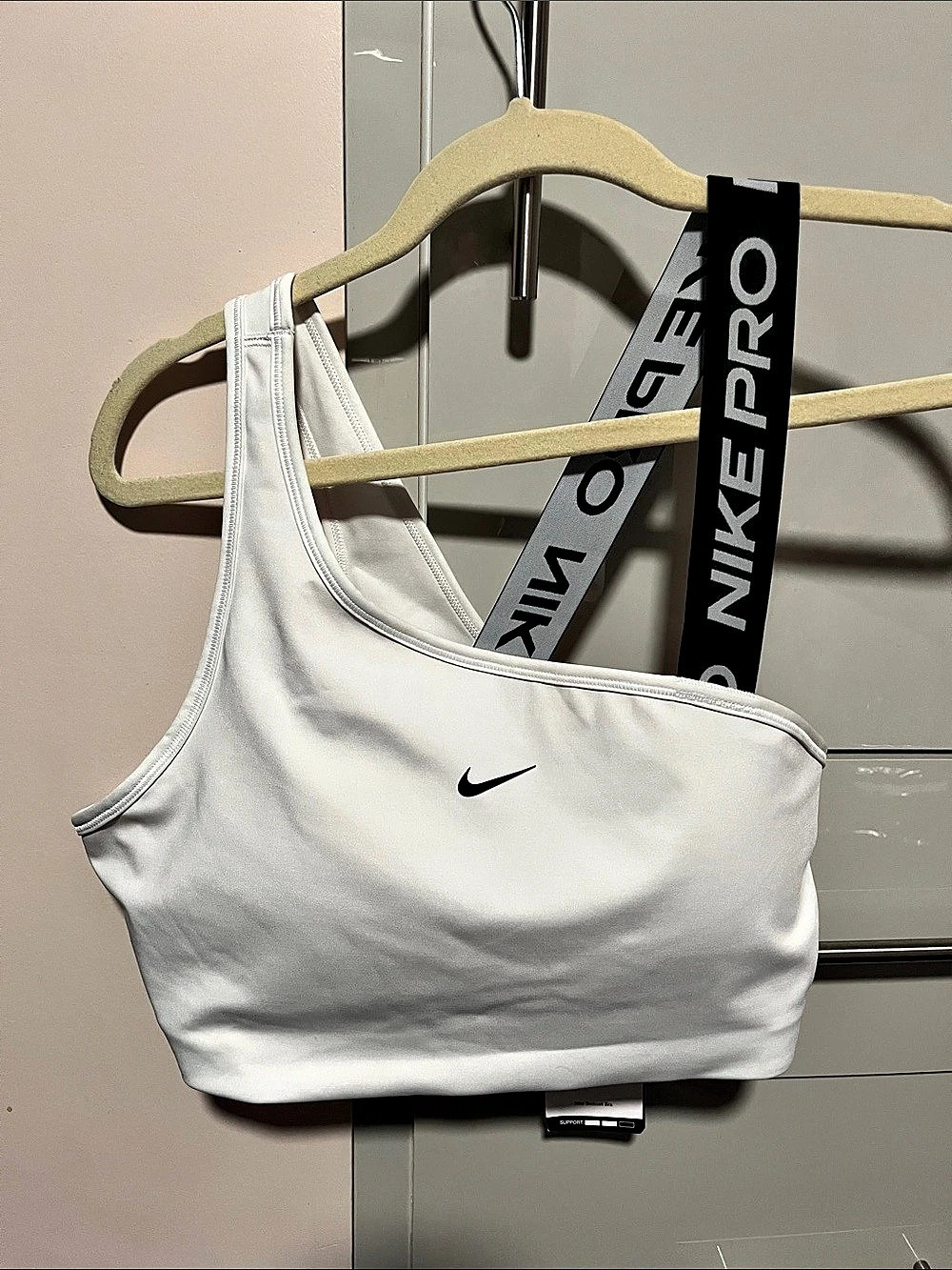 Nike Swoosh Bra Sports Bra in White & Pink XL NWT